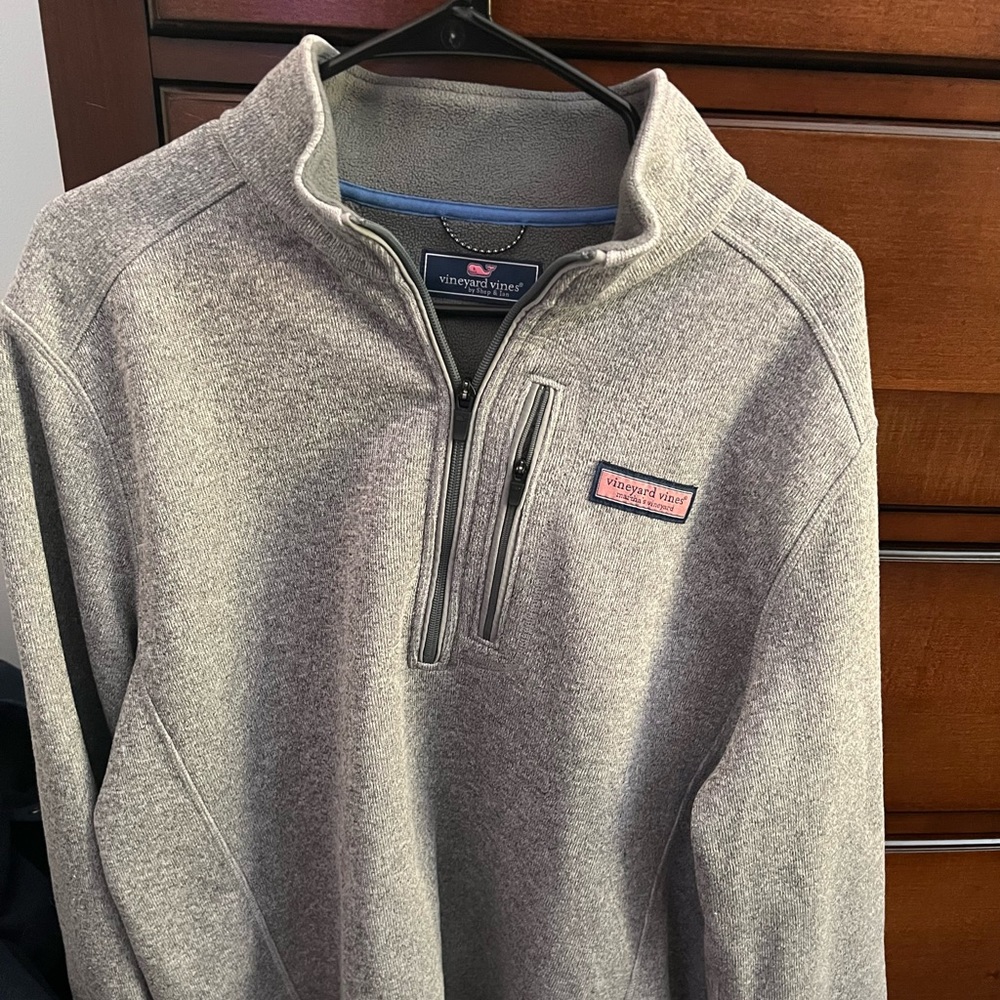 Vineyard vines quarter zip. Size large.